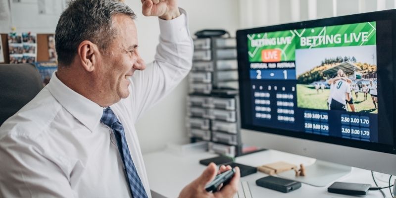 Different betting styles offer unique advantages depending on timing and game flow