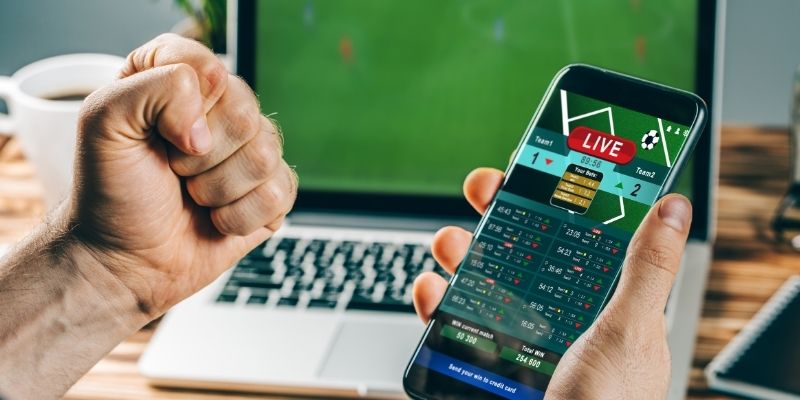 Odds behavior, timing windows, and informational advantages shape each betting style